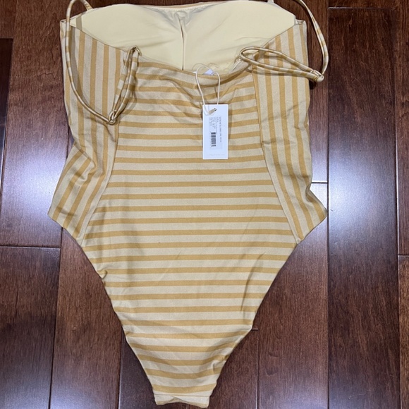 Tiger lily bathing suit gold - Picture 2 of 5